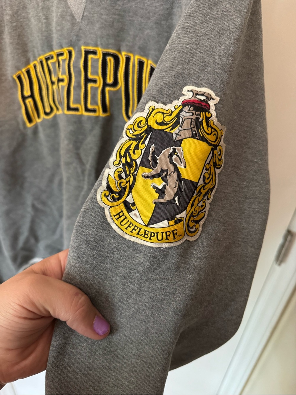 Hufflepuff Gray Crewneck Sweatshirt - Official House Logo - Picture 3 of 6